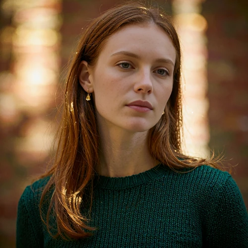 Illustrative avatar of a young woman with auburn hair, representing a Boston sugar baby member vignette